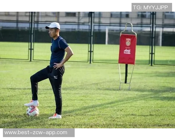 媒体人揭秘申花门将教练罗伯茨的辉煌履历曾任阿森纳米兰教练并在华夏执教 媒体人揭秘申花门将教练罗伯茨的辉煌履历曾任阿森纳米兰教练并在华夏执教